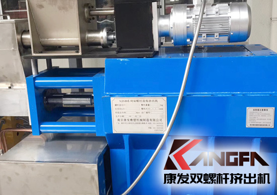 目前業(yè)內(nèi)雙螺桿擠出機(jī)是由截面相同但加工時(shí)錯(cuò)開(kāi)一定角度的一組塊組成。