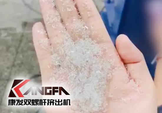 康發(fā)雙螺桿擠出機(jī)在先行先試中搶占先機(jī)，以更加飽滿的精神狀態(tài)、更大的創(chuàng)新勇氣，奮發(fā)進(jìn)取，走出一條科學(xué)發(fā)展、跨越趕超的先行之路。