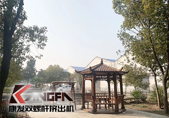 康發(fā)雙螺桿擠出機(jī)工廠“辭舊迎新”,期待公司添新裝、換新貌、進(jìn)軍新領(lǐng)域