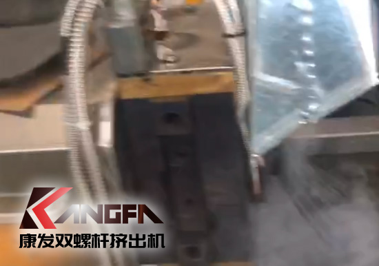 延長設(shè)備使用壽命，提升客戶滿意度！康發(fā)加強(qiáng)對雙螺桿造粒機(jī)的維護(hù)包養(yǎng)工作