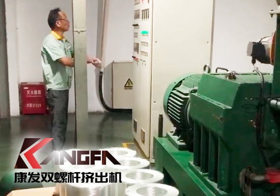 質(zhì)量為先，信譽(yù)為重，管理為本，服務(wù)為誠(chéng)！康發(fā)雙螺桿設(shè)備老客戶售后維修