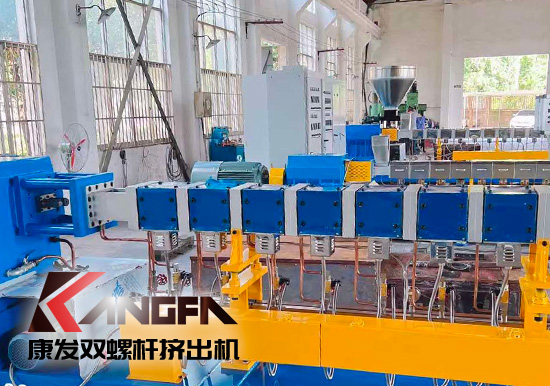 從輸送機(jī)理、工藝及配方、螺桿組合、混煉塑化能力及應(yīng)用等方面具體比較單、雙螺桿造粒機(jī)區(qū)別