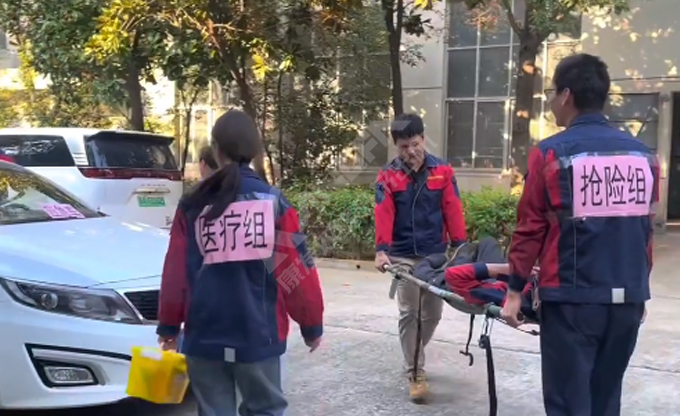 人人講安全，個(gè)個(gè)會應(yīng)急！南京康發(fā)雙螺桿造粒機(jī)開展《觸電傷害應(yīng)急預(yù)案演練》取得圓滿成功