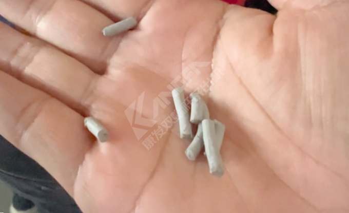 康發(fā)雙螺桿造粒機(jī)小型試驗(yàn)機(jī)又開始轉(zhuǎn)動(dòng)啦！