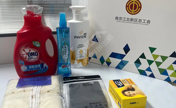 南京江北新區(qū)總工會(huì)深入康發(fā)雙螺桿造粒機(jī)一線開展“來高溫慰問”慰問活動(dòng)！