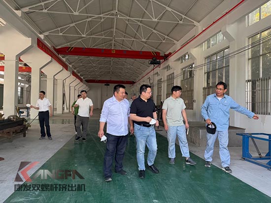 中石化石科院院長李明豐率隊蒞臨康發(fā)雙螺桿造粒機調(diào)研廢塑料循環(huán)利用項目