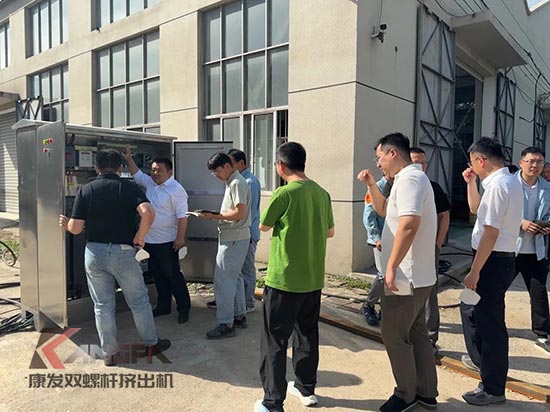 中石化石科院院長李明豐率隊蒞臨康發(fā)雙螺桿造粒機調(diào)研廢塑料循環(huán)利用項目