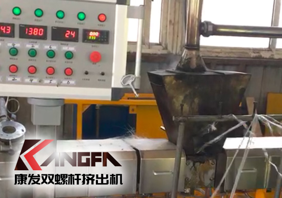 標準化雙螺桿擠出造粒機組采用新款一體化便攜開機方式，康發(fā)塑機為您想的更多！