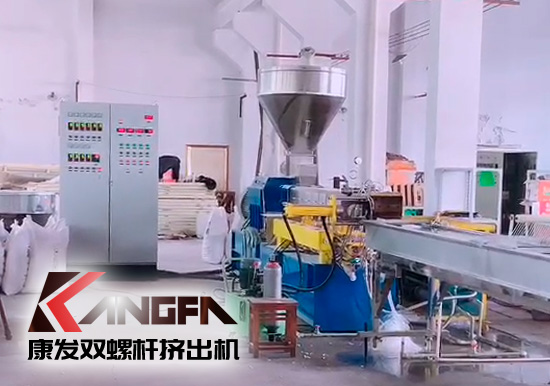 熔噴料雙螺桿擠出造粒機(jī)組設(shè)備視頻，日產(chǎn)量可達(dá)800萬只口罩用原料，熔脂可達(dá)1400-1600