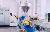 熔噴料雙螺桿擠出造粒機組設(shè)備視頻，日產(chǎn)量可達800萬只口罩用原料，熔脂可達1400-1600