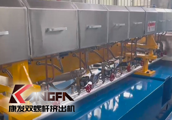 康發(fā)雙螺桿造粒機(jī)生產(chǎn)車間戰(zhàn)酷暑，保生產(chǎn)視頻剪輯。新的一月，新的一天，努力工作，努力生活！加油康發(fā)人！